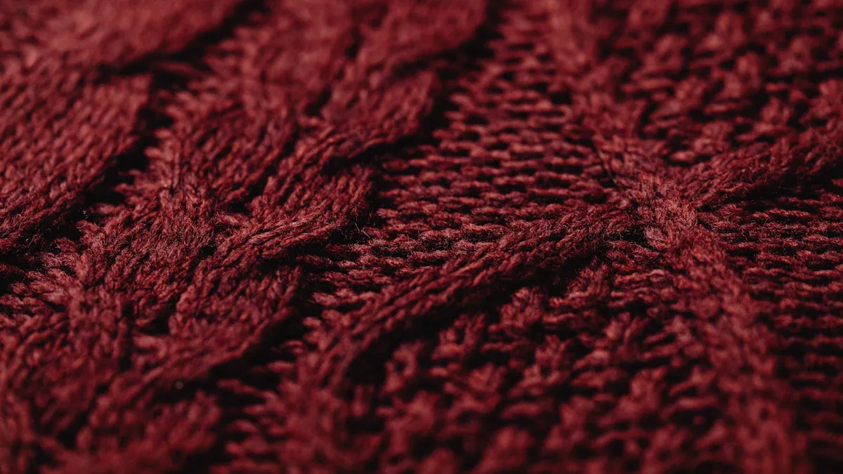 Tight-Knit vs Loose-Knit